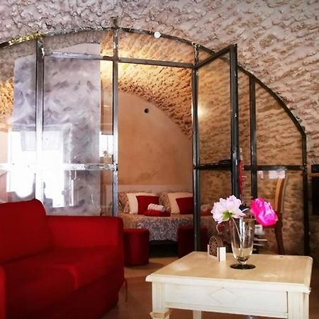Chambre D Hote De Charme Avec Plein D Authenticite Du 13 Eme Siecle Châteauneuf-du-Pape Dış mekan fotoğraf